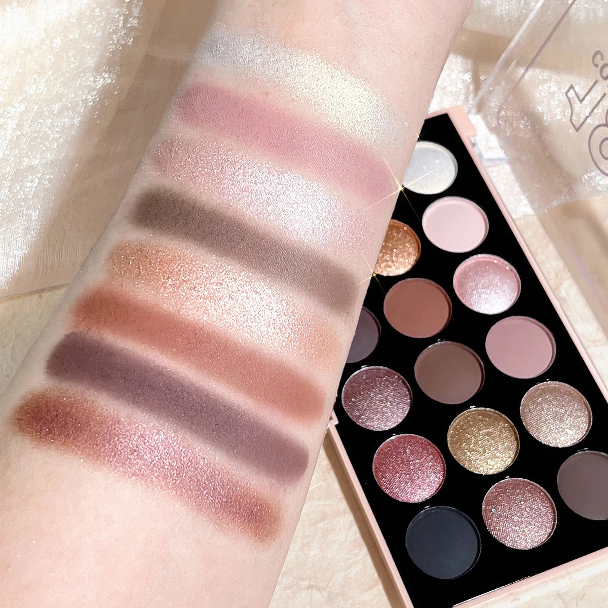 18-Color Earth Tone Eyeshadow Palette